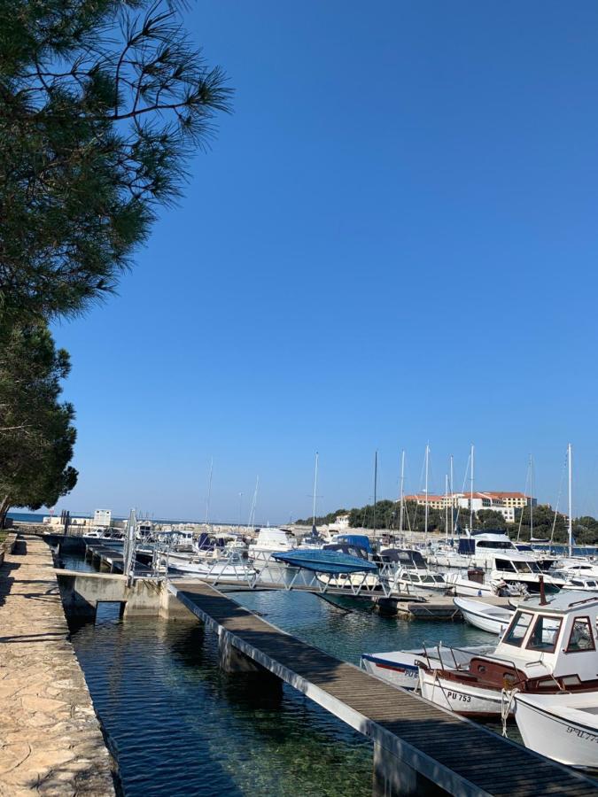Sea Breeze Studio Hotel Пула Екстериор снимка